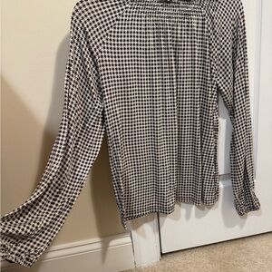 LOFT Black and White Long Sleeve Top, houndstooth , mocked neck XS. Workwear